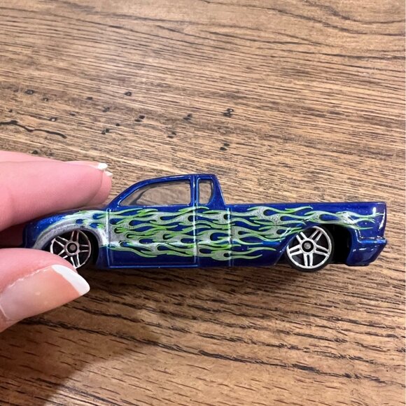 Hot Wheels 2002 Steel Flame Blue Pickup Truck W/ Green Flames - Picture 4 of 5